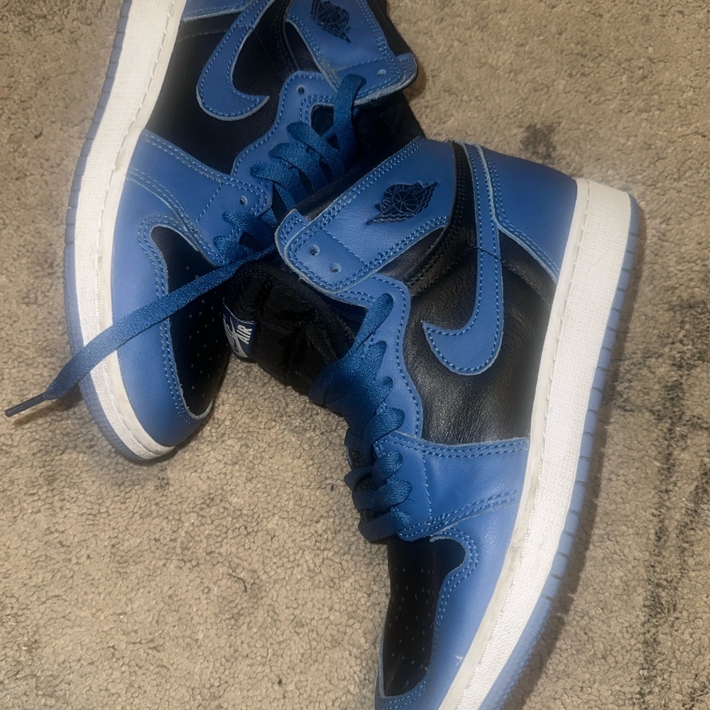 Air Jordan High-Top Sneakers in Blue and Black - Picture 6 of 8